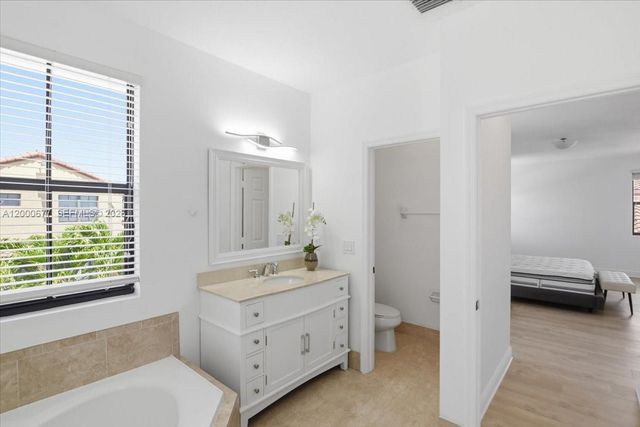 9777 NW 8th Ter 0, Miami, FL 33172