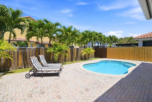 9777 NW 8th Ter 0, Miami, FL 33172