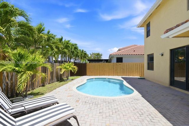 9777 NW 8th Ter 0, Miami, FL 33172