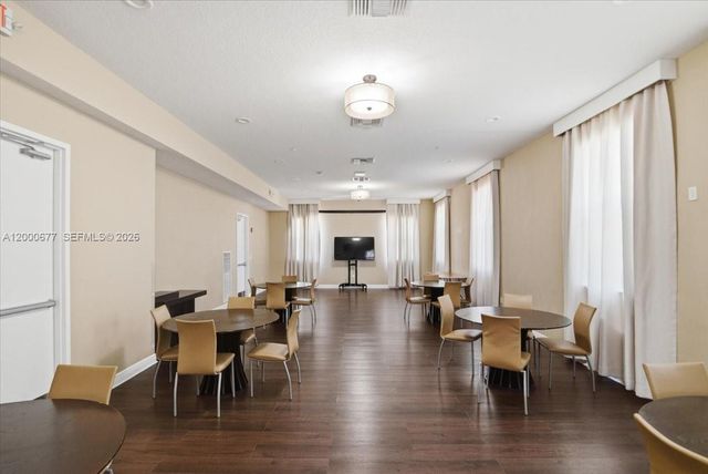 9777 NW 8th Ter 0, Miami, FL 33172