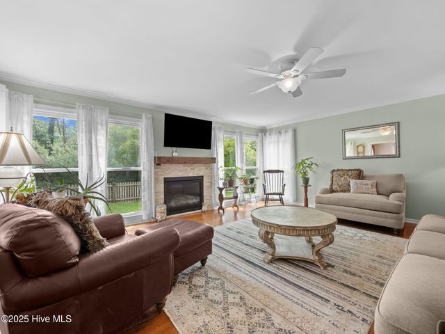 113 Fairway Dr W Drive W, Morehead City, NC 28557