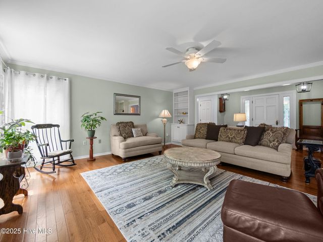 113 Fairway Dr W Drive W, Morehead City, NC 28557