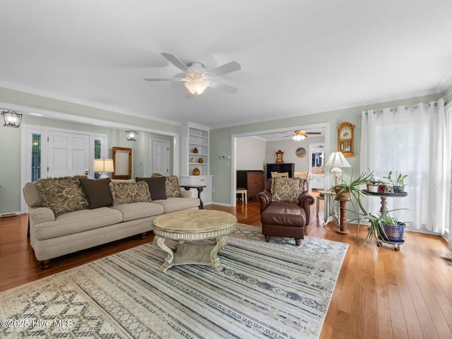 113 Fairway Dr W Drive W, Morehead City, NC 28557