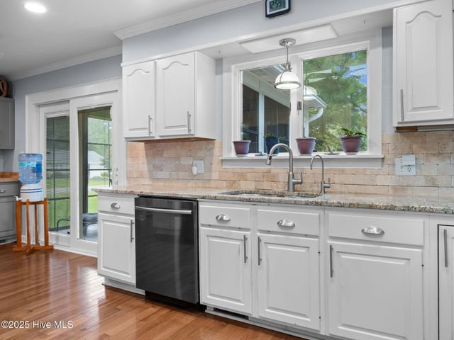 113 Fairway Dr W Drive W, Morehead City, NC 28557