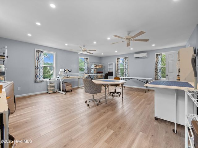 113 Fairway Dr W Drive W, Morehead City, NC 28557