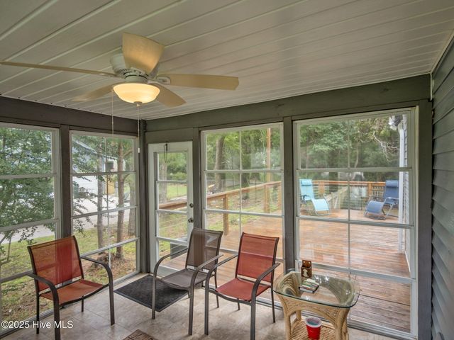 113 Fairway Dr W Drive W, Morehead City, NC 28557