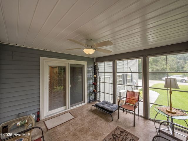 113 Fairway Dr W Drive W, Morehead City, NC 28557