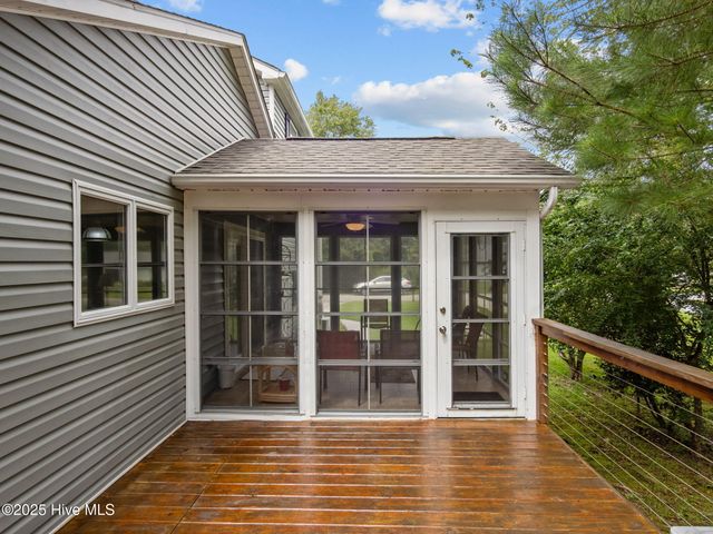 113 Fairway Dr W Drive W, Morehead City, NC 28557