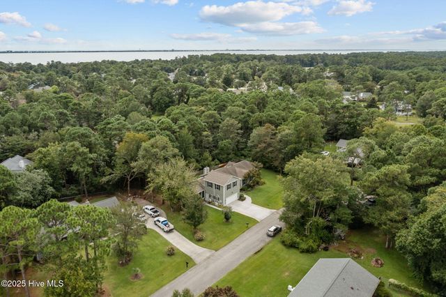 113 Fairway Dr W Drive W, Morehead City, NC 28557