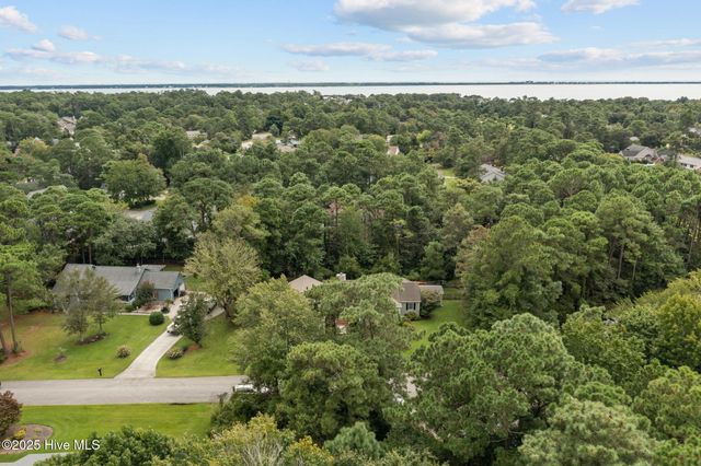 113 Fairway Dr W Drive W, Morehead City, NC 28557