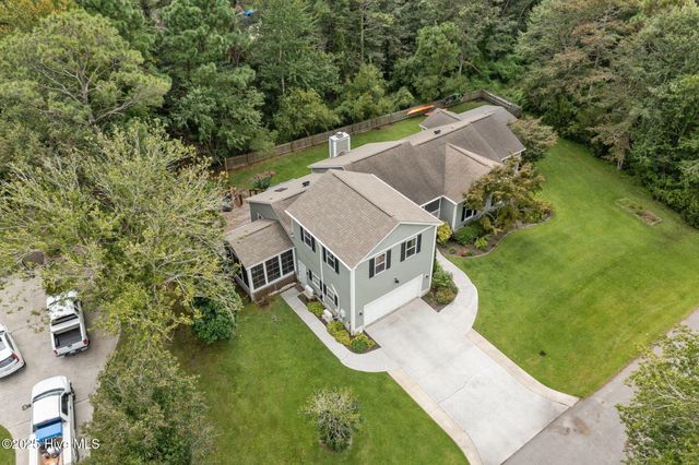 113 Fairway Dr W Drive W, Morehead City, NC 28557