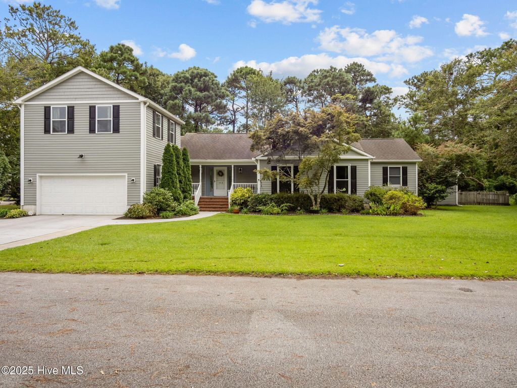 113 Fairway Dr W Drive W, Morehead City, NC 28557