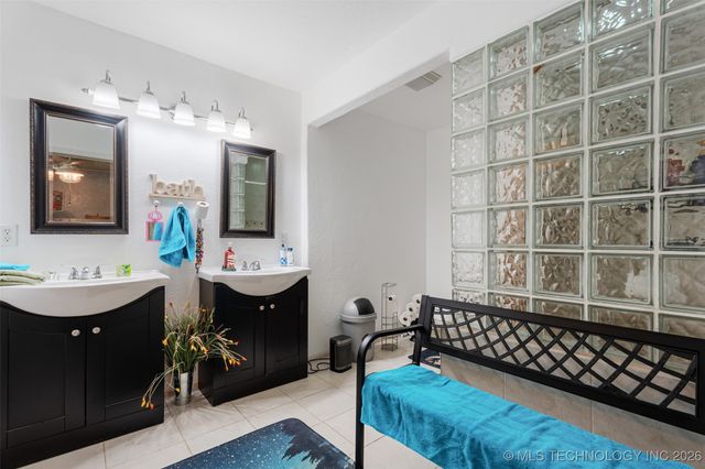 62820 E 312 Road, Grove, OK 74344