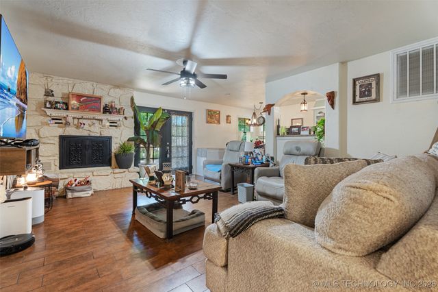 62820 E 312 Road, Grove, OK 74344