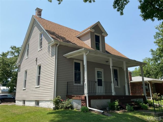 720 ZSCHOKKE Street, Highland, IL 62249