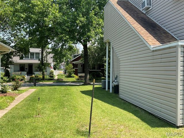 720 ZSCHOKKE Street, Highland, IL 62249
