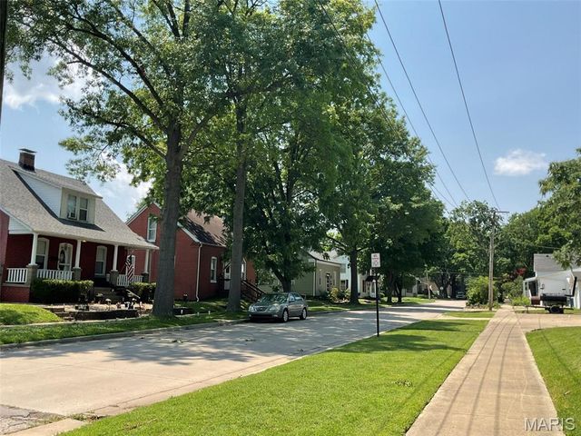 720 ZSCHOKKE Street, Highland, IL 62249