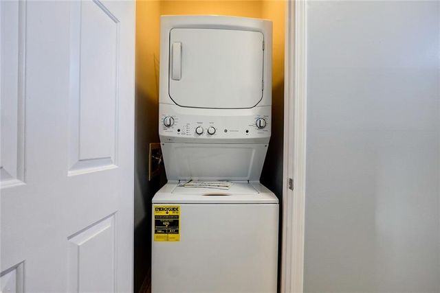 909 W 41st Place, Kansas City, MO 64111