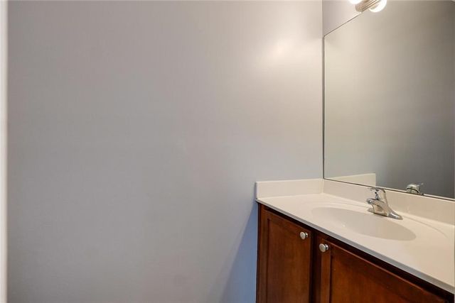 909 W 41st Place, Kansas City, MO 64111