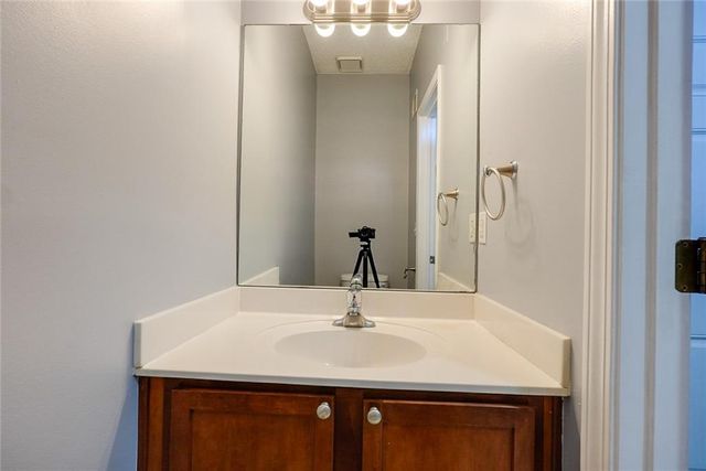 909 W 41st Place, Kansas City, MO 64111