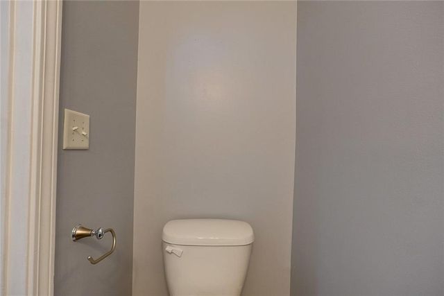 909 W 41st Place, Kansas City, MO 64111