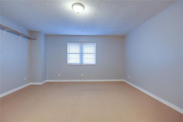 909 W 41st Place, Kansas City, MO 64111