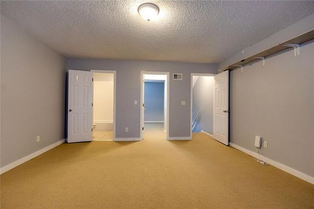 909 W 41st Place, Kansas City, MO 64111