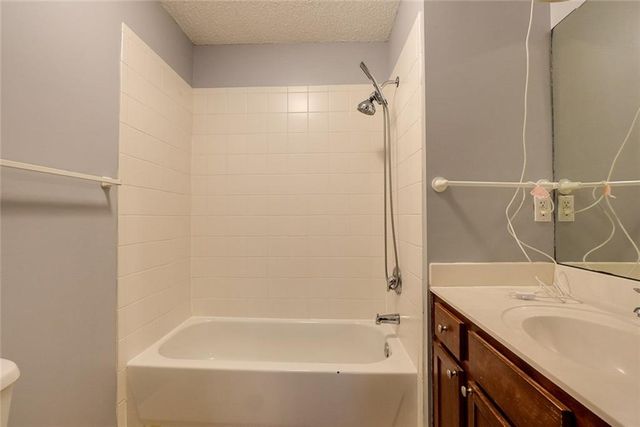 909 W 41st Place, Kansas City, MO 64111