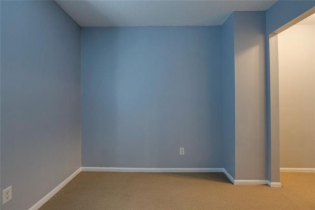 909 W 41st Place, Kansas City, MO 64111