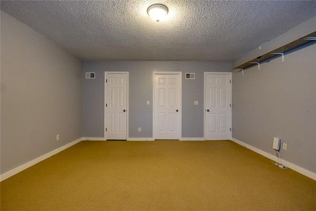 909 W 41st Place, Kansas City, MO 64111