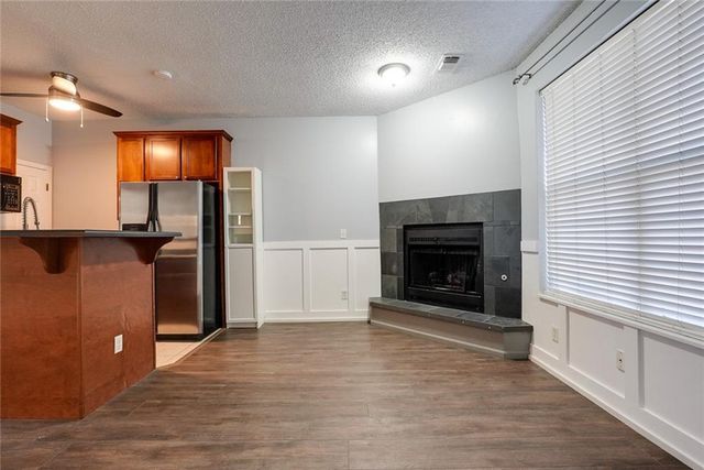 909 W 41st Place, Kansas City, MO 64111