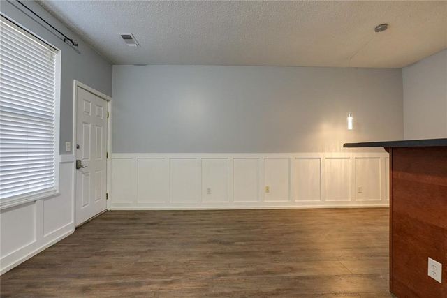 909 W 41st Place, Kansas City, MO 64111