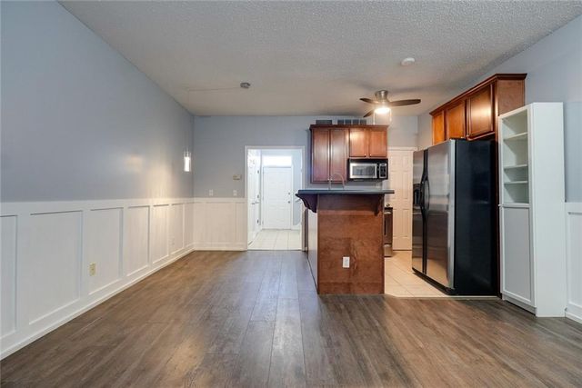 909 W 41st Place, Kansas City, MO 64111