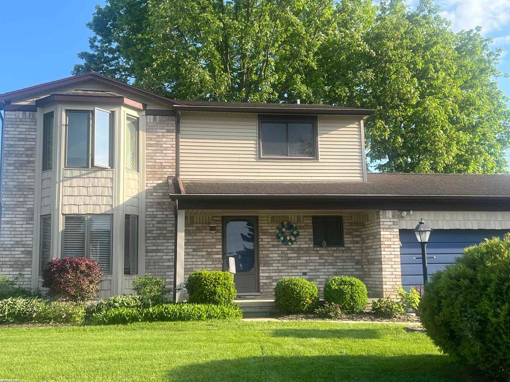 26500 Fairwood Drive, Chesterfield Twp, MI 48051