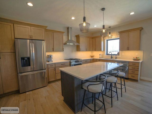 1813 Arbor Ridge Way, Janesville, WI 53548