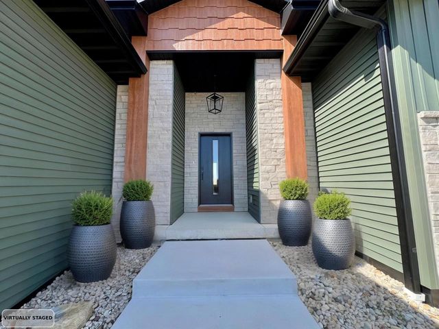 1813 Arbor Ridge Way, Janesville, WI 53548