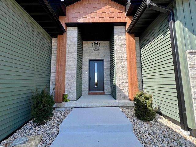 1813 Arbor Ridge Way, Janesville, WI 53548