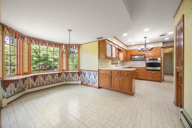 2828 N 122nd STREET, Wauwatosa, WI 53222