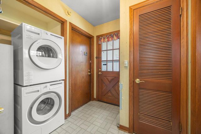 2828 N 122nd STREET, Wauwatosa, WI 53222