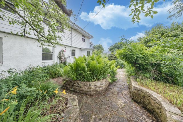 2828 N 122nd STREET, Wauwatosa, WI 53222