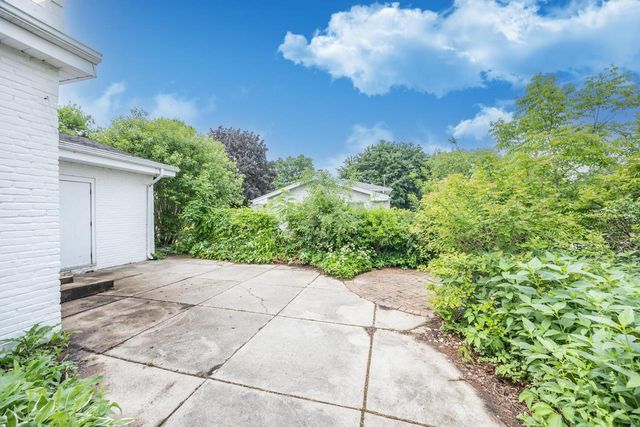 2828 N 122nd STREET, Wauwatosa, WI 53222