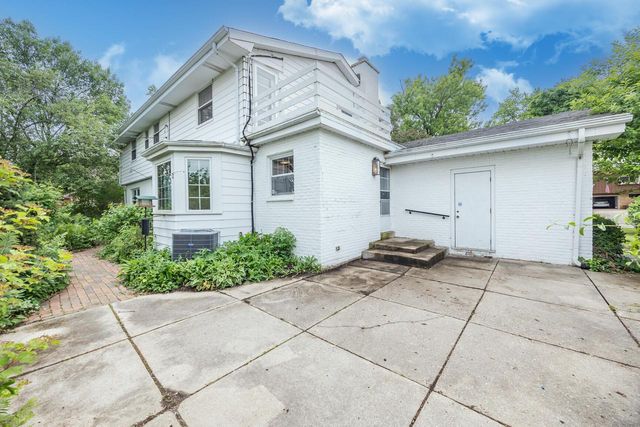 2828 N 122nd STREET, Wauwatosa, WI 53222