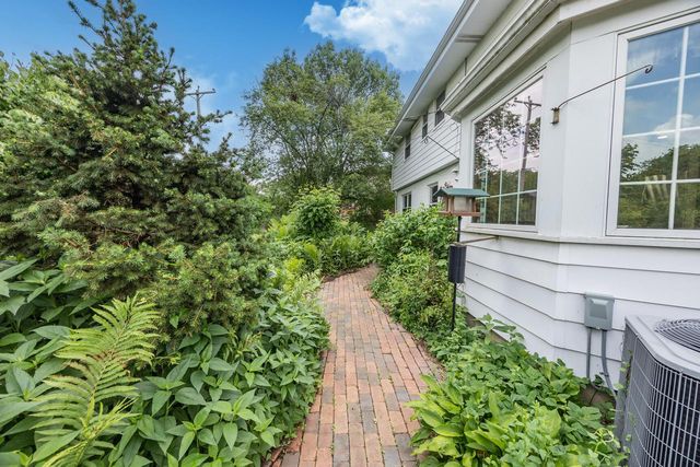 2828 N 122nd STREET, Wauwatosa, WI 53222