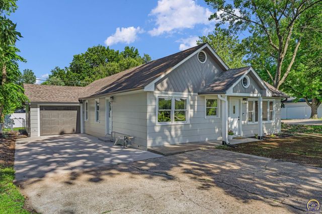 1900 SW Fairlawn RD, Topeka, KS 66604
