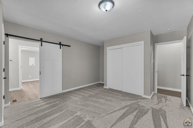 1900 SW Fairlawn RD, Topeka, KS 66604