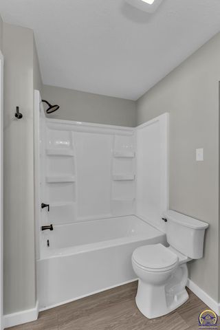 1900 SW Fairlawn RD, Topeka, KS 66604