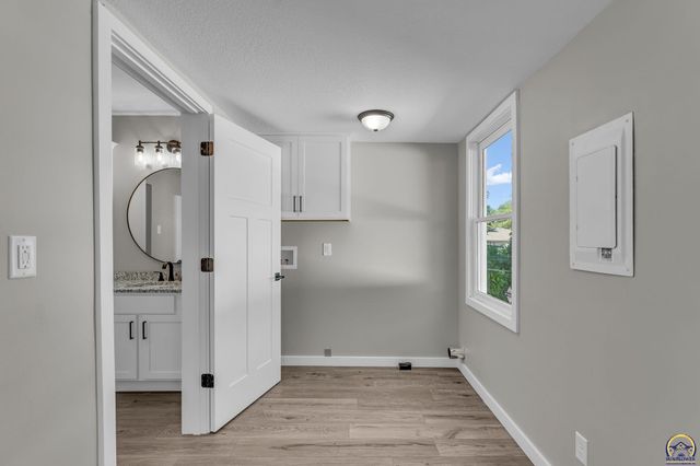 1900 SW Fairlawn RD, Topeka, KS 66604