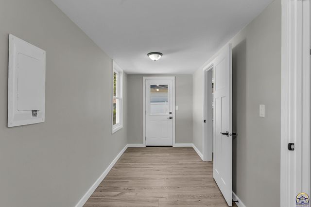1900 SW Fairlawn RD, Topeka, KS 66604