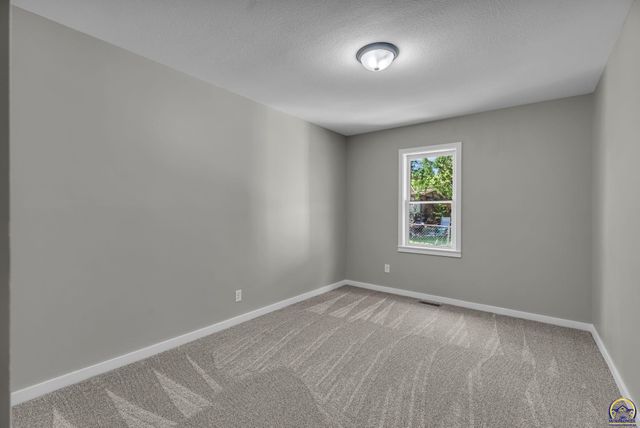 1900 SW Fairlawn RD, Topeka, KS 66604