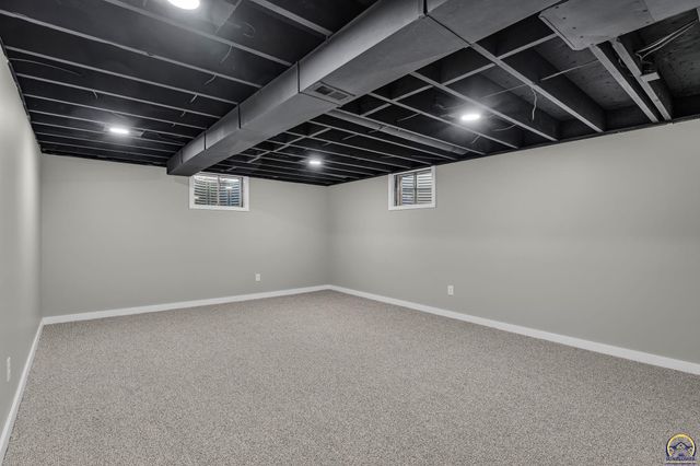 1900 SW Fairlawn RD, Topeka, KS 66604